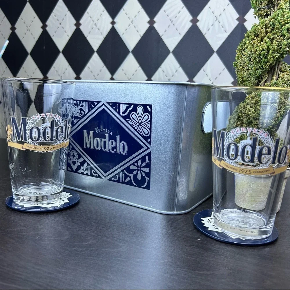 Modelo 5 Set Beer Bar Collectibles: 2 Pint Glasses + Ice Bucket + 2‎ Coasters